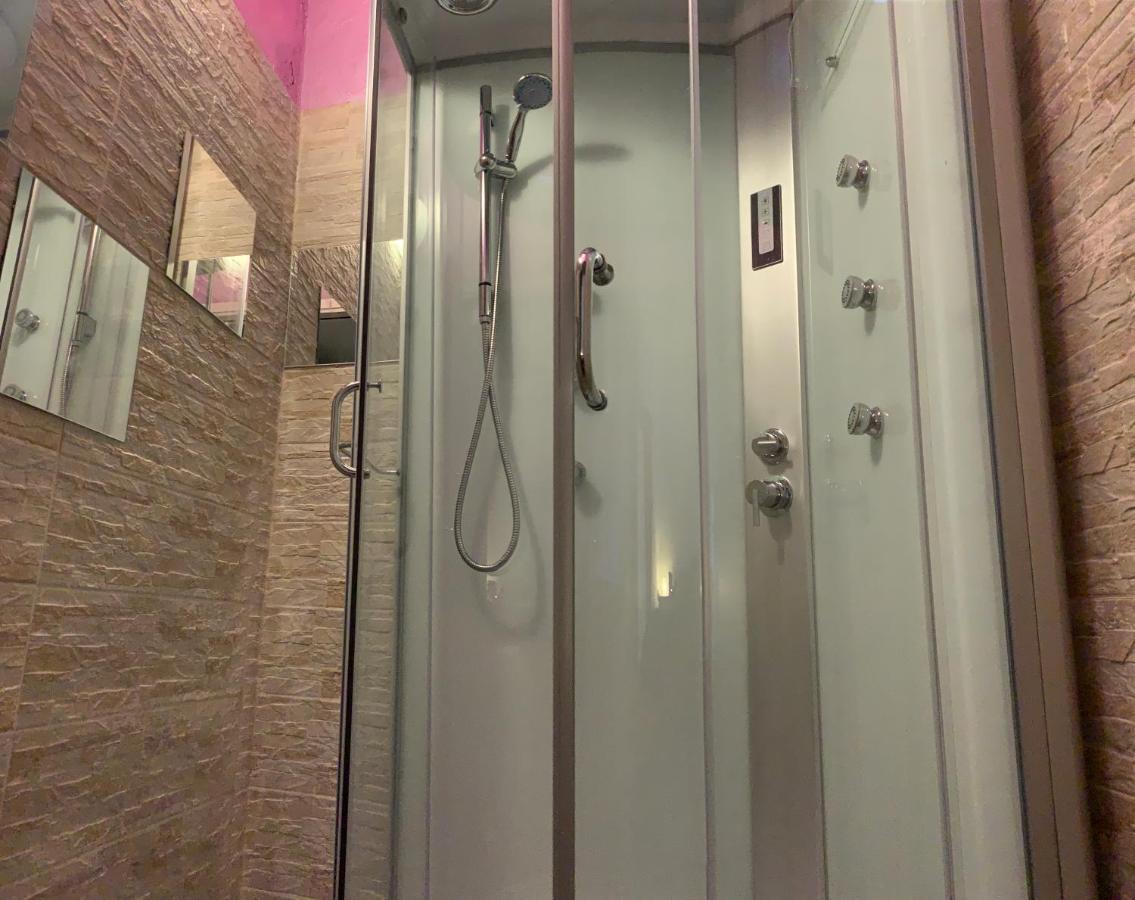 Affittacamere Virginia'S Rooms Genova Exterior foto